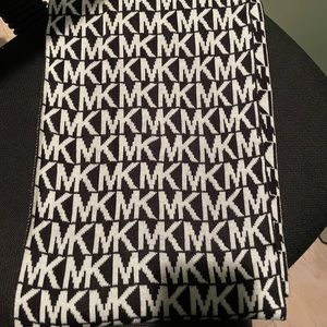 Michael Kors Black and white reversible circle scarf